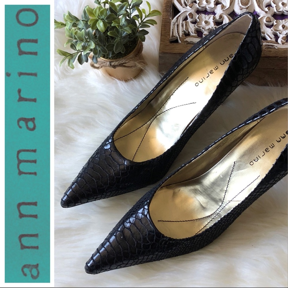 NWOT Ann Marino Embossed Croco Point Toe Heels